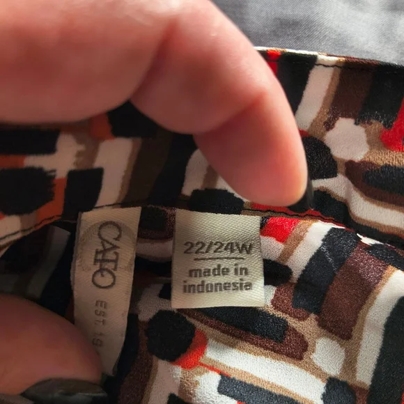 (22/24W) Women's Cato Red Brown White and Black Geometric Patterned Blouse - Picture 6 of 6